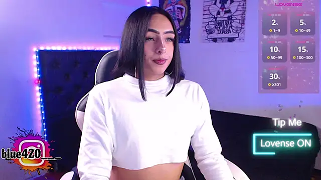 Skyler  blue4 online show from 15, 11, 2025