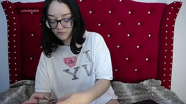 Snapshot of charlotte1-ls chatting on 17, 12, 2024 charlotte1-ls online show from 17, 12, 2024
