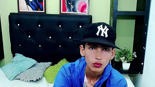 Snapshot of ttimy_x_boy chatting on 20, 12, 2024 ttimy x boy online show from 20, 12, 2024