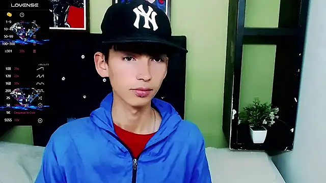 Snapshot of ttimy_x_boy chatting on 4, 1, 2025 ttimy x boy online show from 4, 1, 2025