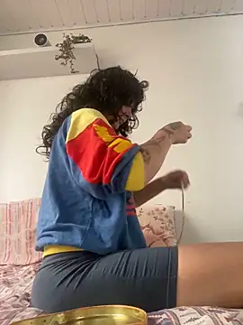 Snapshot of magalunabb chatting on 6, 11, 2025 magalunabb online show from 6, 11, 2025