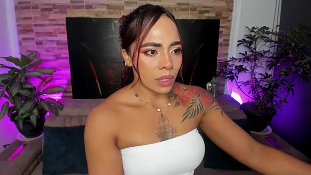Snapshot of emilyfitness chatting on 11, 6, 2026 emilyfitness online show from 11, 6, 2026