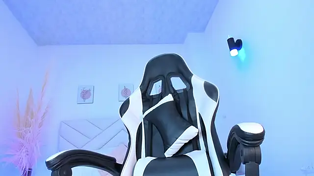 Snapshot of Brittany_cute18 chatting on 5, 2, 2025 Brittany cute18 online show from 5, 2, 2025