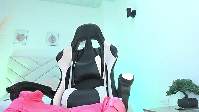 Snapshot of Brittany_cute18 chatting on 15, 2, 2025 Brittany cute18 online show from 15, 2, 2025