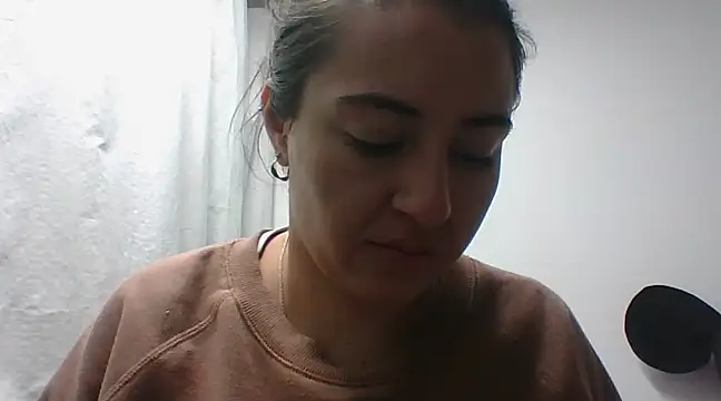  karlie kloss  online show from 4, 12, 2024