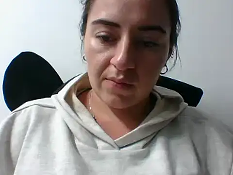  karlie kloss  online show from 27, 12, 2024