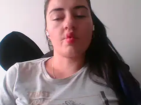  karlie kloss  online show from 5, 2, 2025