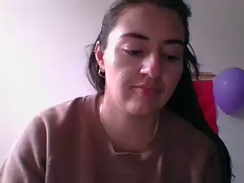  karlie kloss  online show from 16, 2, 2025