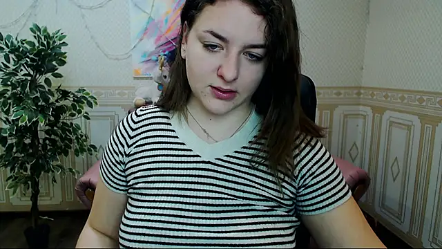 Snapshot of Helen_Elliot chatting on 4, 2, 2025 Helen Elliot online show from 4, 2, 2025