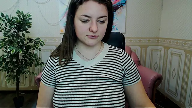 Snapshot of Helen_Elliot chatting on 4, 2, 2025 Helen Elliot online show from 4, 2, 2025