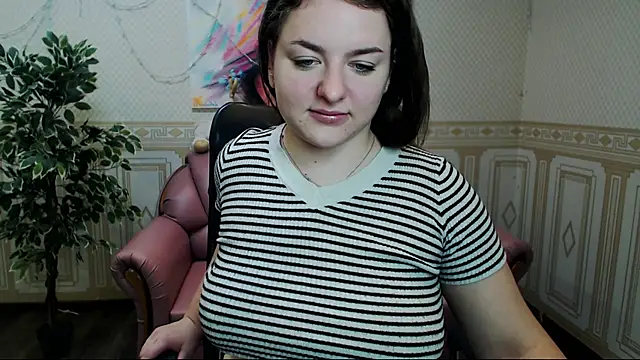 Snapshot of Helen_Elliot chatting on 5, 2, 2025 Helen Elliot online show from 5, 2, 2025