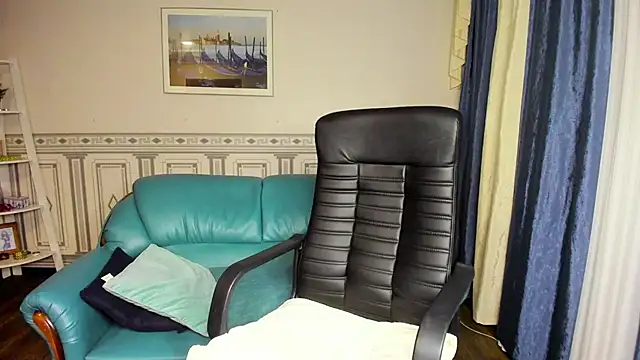 Snapshot of Helen_Elliot chatting on 28, 2, 2025 Helen Elliot online show from 28, 2, 2025