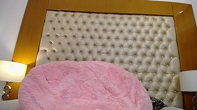 Snapshot of MegannMyerss chatting on 4, 2, 2025 MegannMyerss online show from 4, 2, 2025