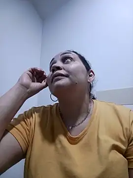 MirandaSoto online show from 5, 2, 2026