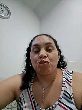 Snapshot of MirandaSoto chatting on 4, 5, 2026 MirandaSoto online show from 4, 5, 2026