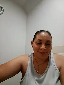 Snapshot of MirandaSoto chatting on 5, 5, 2026 MirandaSoto online show from 5, 5, 2026