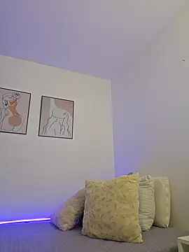 VictoriaEvaans  online show from 4, 1, 2025