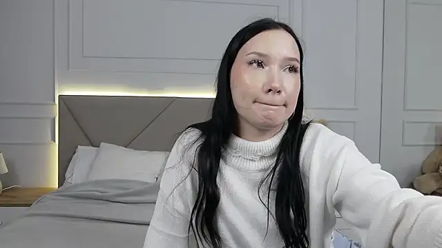 LeilaLow online show from 9, 9, 2025