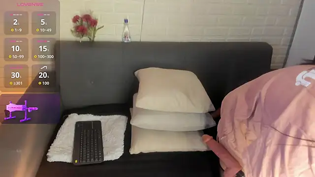 Snapshot of karina_gomez_18 chatting on 2, 10, 2025 karina gomez 18 online show from 2, 10, 2025