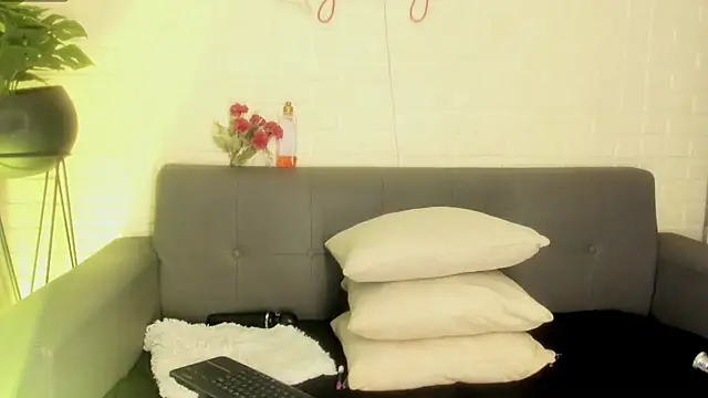 Snapshot of karina_gomez_18 chatting on 6, 10, 2025 karina gomez 18 online show from 6, 10, 2025