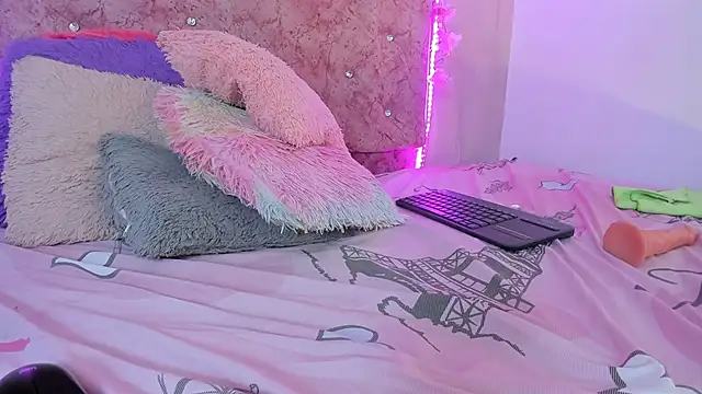 Snapshot of Bella__sweet chatting on 9, 2, 2025 Bella sweet online show from 9, 2, 2025