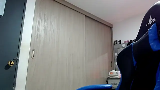 Snapshot of yeibles chatting on 18, 10, 2025 yeibles online show from 18, 10, 2025