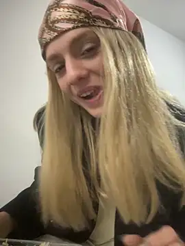 spacegirlll online show from 28, 10, 2025