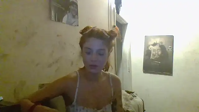 Snapshot of spacegirlll chatting on 9, 4, 2026 spacegirlll online show from 9, 4, 2026