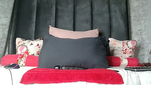 Lucy Blacksilk online show from 7, 11, 2025