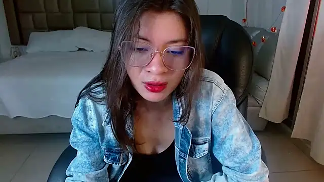 zoecruzz online show from 5, 4, 2026