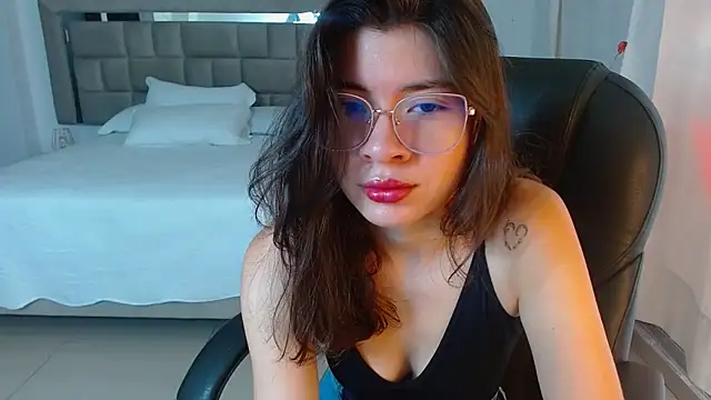 zoecruzz online show from 11, 4, 2026