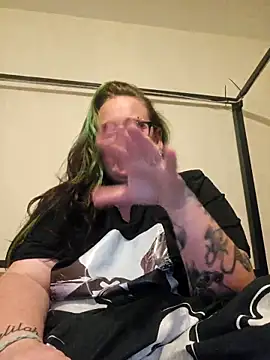 Snapshot of Bunny_Cummings chatting on 12, 9, 2025 Bunny Cummings online show from 12, 9, 2025