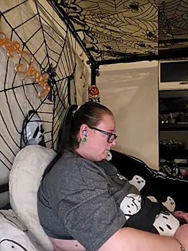 Snapshot of Bunny_Cummings chatting on 17, 10, 2025 Bunny Cummings online show from 17, 10, 2025