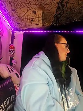 Snapshot of Bunny_Cummings chatting on 11, 11, 2025 Bunny Cummings online show from 11, 11, 2025