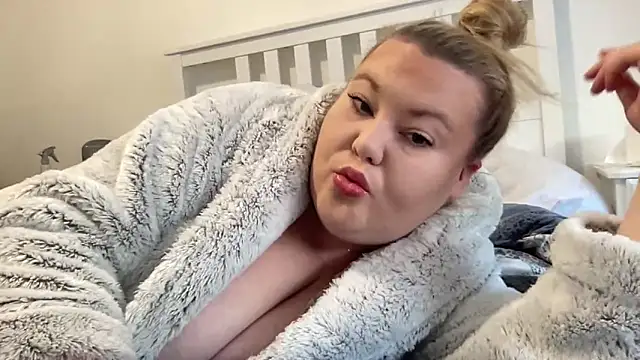 Snapshot of Busty-BBW-Emilie chatting on 27, 12, 2024 Busty-BBW-Emilie online show from 27, 12, 2024