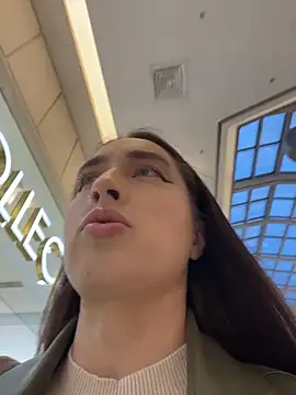 Holly Play online show from 3, 11, 2025