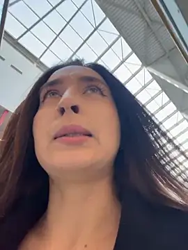 Holly Play online show from 13, 3, 2026