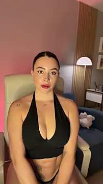 Snapshot of Alessia-miller_ chatting on 20, 6, 2026 Alessia-miller online show from 20, 6, 2026