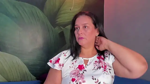 Snapshot of Sharllot_bbw chatting on 30, 12, 2024 Sharllot bbw online show from 30, 12, 2024