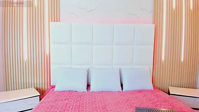 Snapshot of Iris_Thompson_ chatting on 24, 10, 2025 Iris Thompson online show from 24, 10, 2025