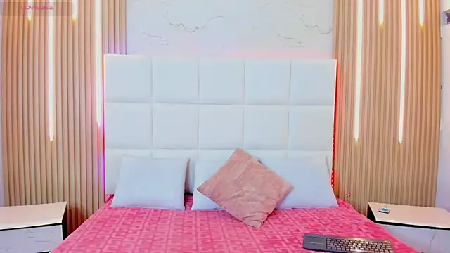 Snapshot of Iris_Thompson_ chatting on 28, 10, 2025 Iris Thompson online show from 28, 10, 2025