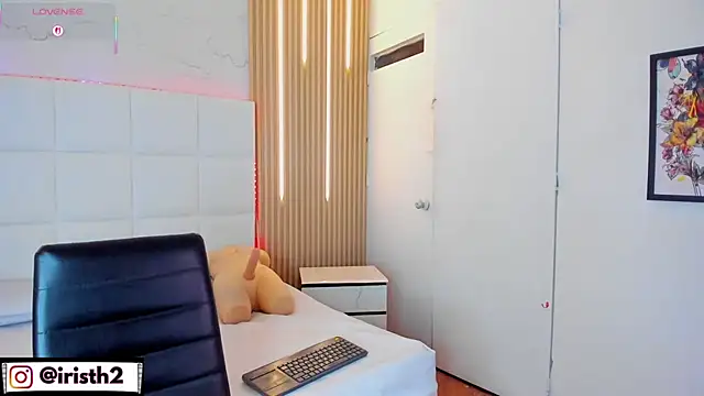 Snapshot of Iris_Thompson_ chatting on 11, 11, 2025 Iris Thompson online show from 11, 11, 2025