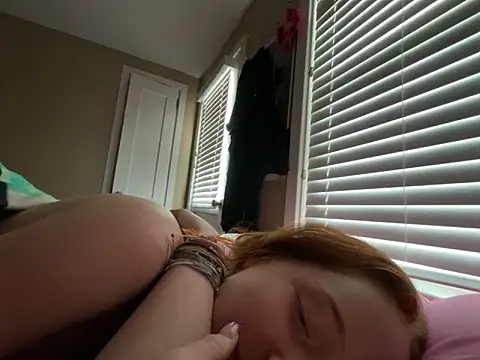Snapshot of gingerbabe18 chatting on 21, 9, 2025 gingerbabe18 online show from 21, 9, 2025