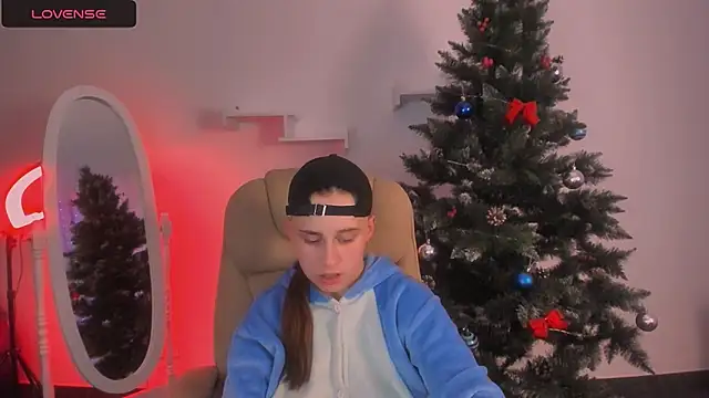 Dolly  Queen  online show from 8, 12, 2024