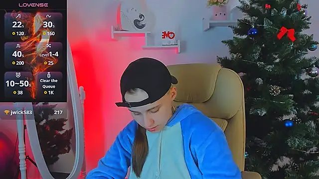 Dolly  Queen  online show from 12, 12, 2024