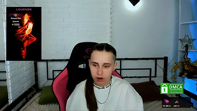 Dolly  Queen  online show from 19, 12, 2024