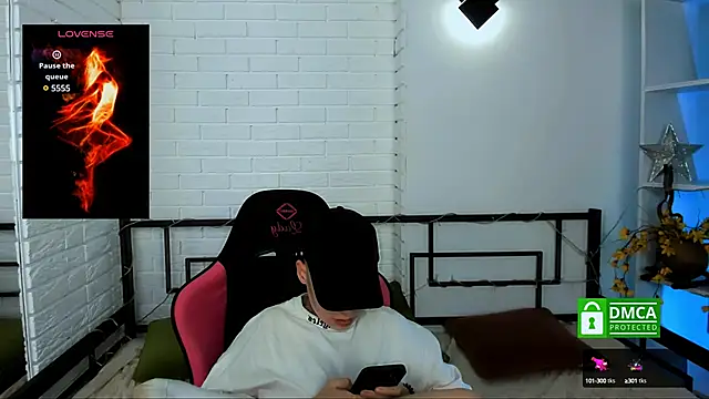 Dolly  Queen  online show from 20, 12, 2024