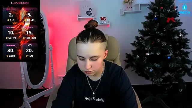 Dolly  Queen  online show from 12, 1, 2025