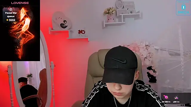 Dolly  Queen  online show from 3, 2, 2025