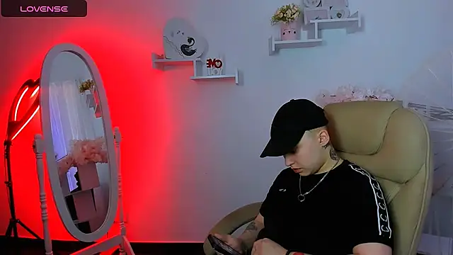 Dolly  Queen  online show from 15, 2, 2025